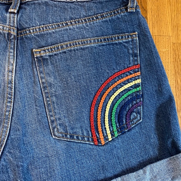 🌈 Gap Jean shorts embroidered rainbow pocket 🌈 - Picture 3 of 4